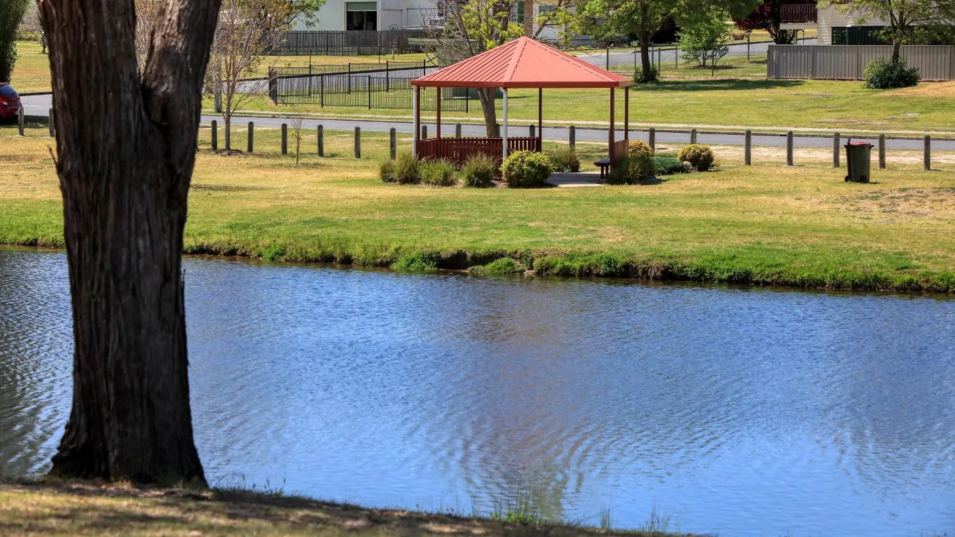 Creekview Cottage - 70 Lock Street Stanthorpe 0*,  Australia